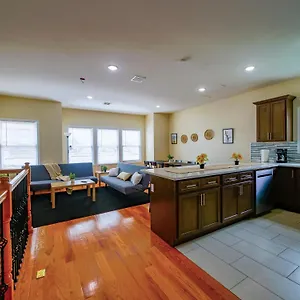  Apartment Pleasing 3br Apt, Mins To Nyc