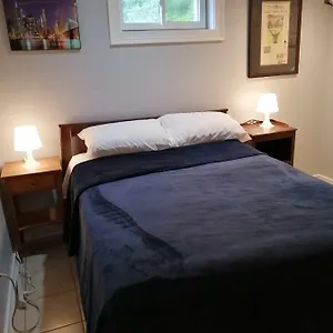  Apartment Cozy Basement Bedroom